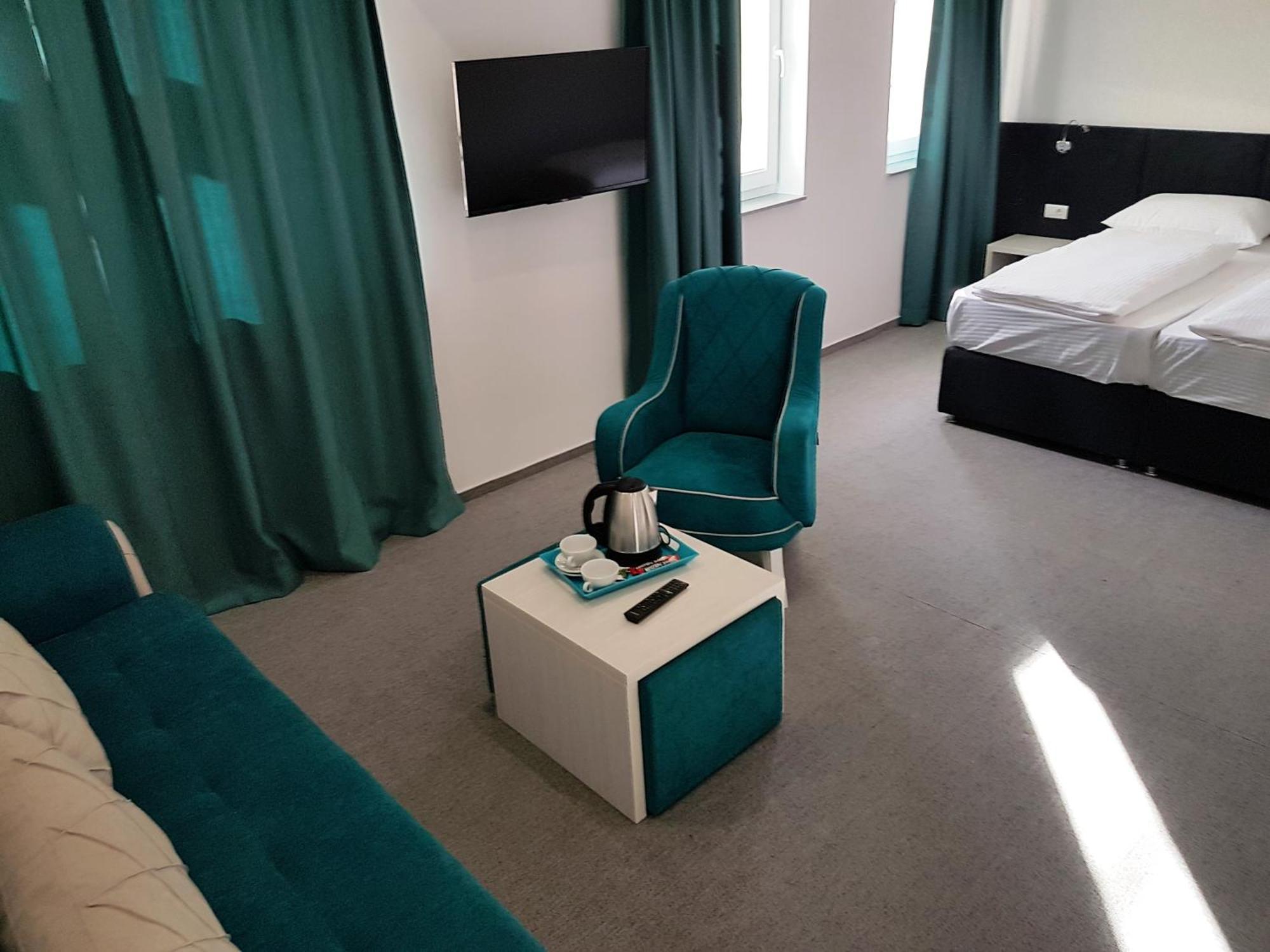 Hotel Sax Gracanica Extérieur photo