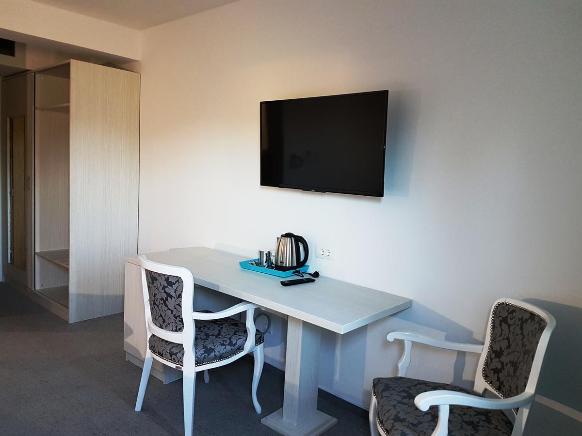 Hotel Sax Gracanica Extérieur photo
