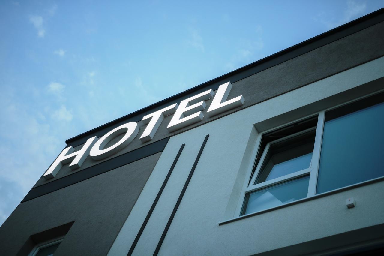 Hotel Sax Gracanica Extérieur photo